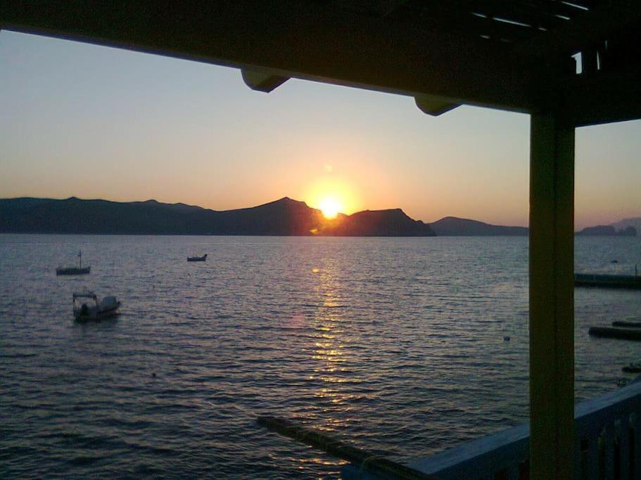 The Yellow Boat House Klima  Exterior foto